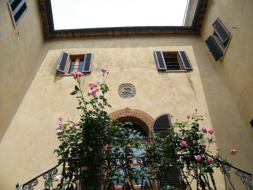 B&B Il Glicine Montefollonico Luaran gambar
